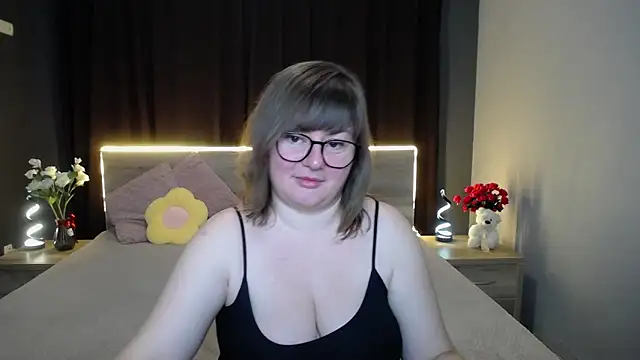 ZannaDreil online show from September 14, 6:28 pm