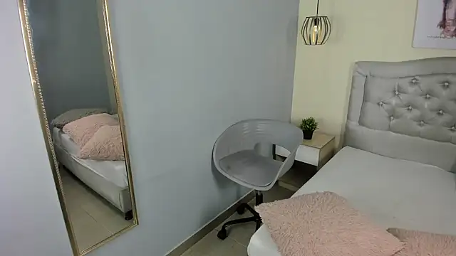 escarleth   online show from March 9, 1:14 pm