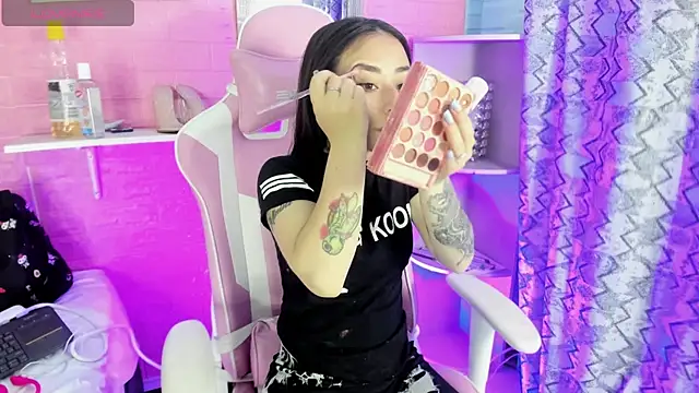 hanna  azumi online show from April 24, 4:04 am