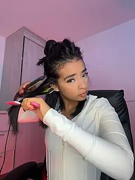 Laura fernandezII online show from April 23, 7:49 pm