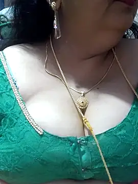 Snapshot of tamilthanushri chatting on October 4, 11:27 am tamilthanushri online show from October 4, 11:27 am