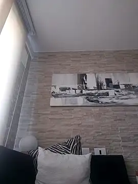 Latiinvenushot online show from April 20, 2:20 pm