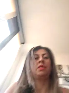 Latiinvenushot online show from March 26, 2:30 pm