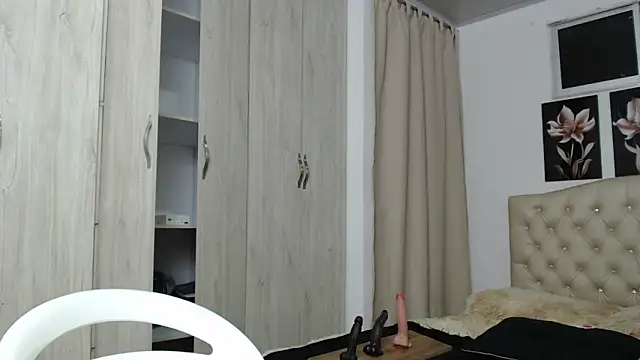 Snapshot of abigail_f00x chatting on September 24, 11:37 pm abigail f00x online show from September 24, 11:37 pm