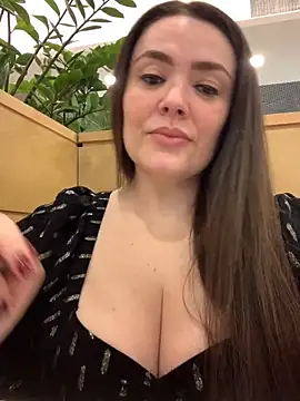 Sophie Eaton online show from September 18, 7:01 pm