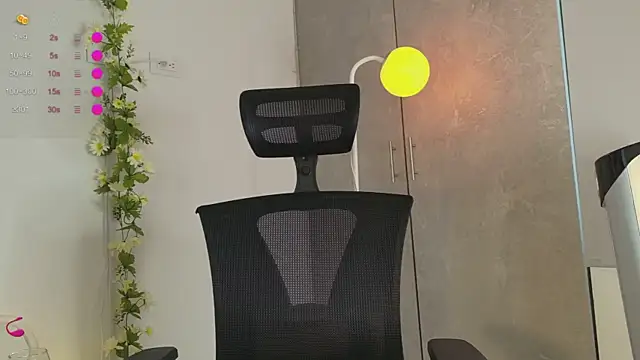 pauliCarter online show from February 24, 8:18 pm