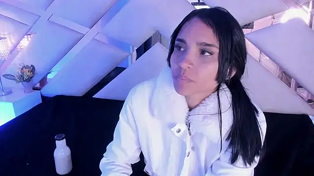 sophie pariss online show from December 5, 3:39 am