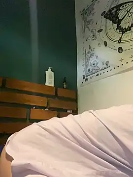 isadelasestrellas online show from March 9, 12:30 pm