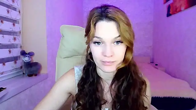 impossibleluna online show from November 3, 4:00 pm