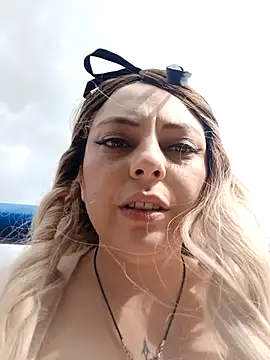 madelaine- online show from October 29, 8:00 pm