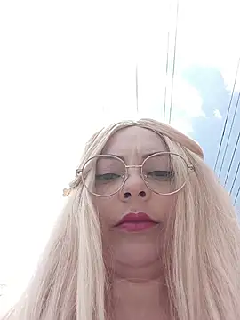 madelaine- online show from March 11, 5:15 pm