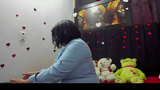 Evaaross 2345 online show from June 7, 8:37 pm