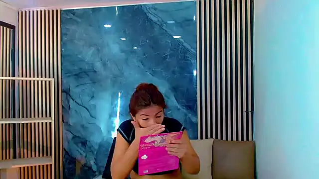 Snapshot of Isalombardi chatting on October 4, 3:23 am Isalombardi online show from October 4, 3:23 am