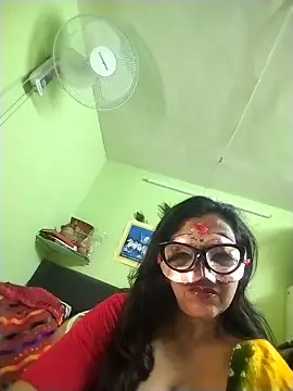 Snapshot of DesiMuffin chatting on September 19, 8:08 pm DesiMuffin online show from September 19, 8:08 pm