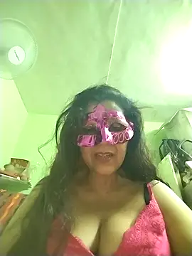 Snapshot of DesiMuffin chatting on October 9, 7:40 pm DesiMuffin online show from October 9, 7:40 pm