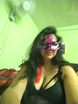 Snapshot of DesiMuffin chatting on October 6, 3:34 am DesiMuffin online show from October 6, 3:34 am