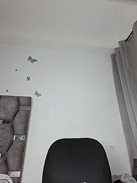 aurelialux online show from January 17, 9:00 pm