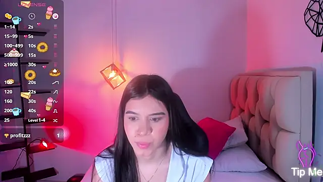 cassiehoward14 online show from September 22, 7:01 pm