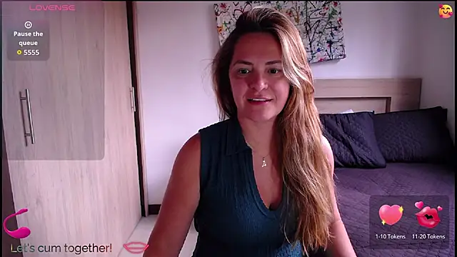 Snapshot of ParisW chatting on October 14, 8:22 pm ParisW online show from October 14, 8:22 pm