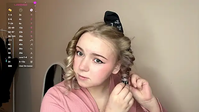 ZaraCreedon online show from March 4, 4:30 am