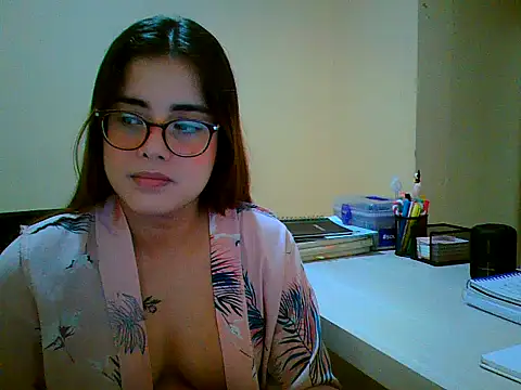 maliamiller online show from September 17, 4:10 am