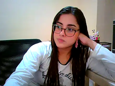 maliamiller online show from September 28, 1:12 am