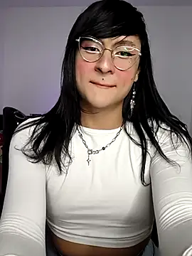 Kiitygirl online show from April 8, 8:05 am