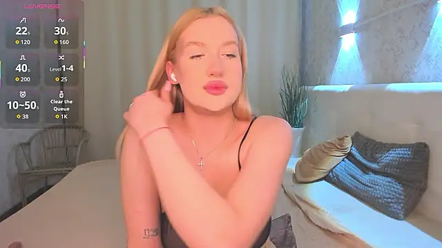 Emma  Leee online show from March 14, 1:39 am