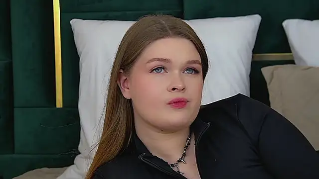 CrystalLyons online show from November 22, 12:08 pm