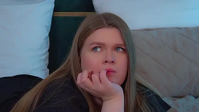 CrystalLyons online show from April 26, 1:42 pm