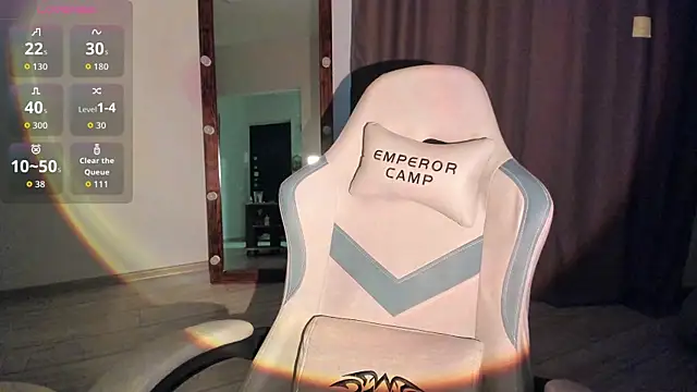 Lana Younes online show from November 17, 1:45 pm