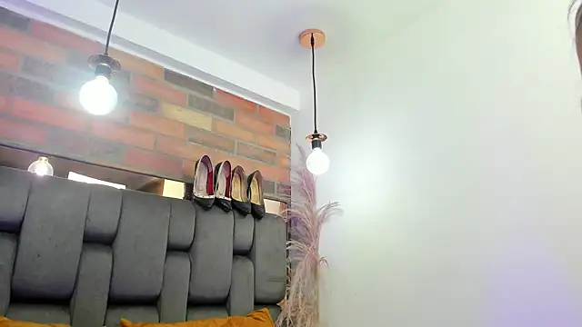 JESSYCORTES online show from September 30, 2:33 pm