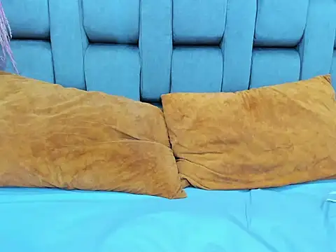 JESSYCORTES online show from April 2, 3:26 am