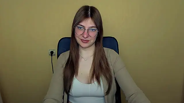 Luna Lush  online show from April 24, 9:45 am