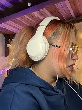 SophiaWeestt99 online show from April 26, 5:27 am