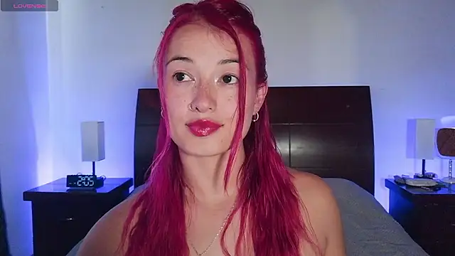 luccycollins  online show from February 7, 7:07 pm