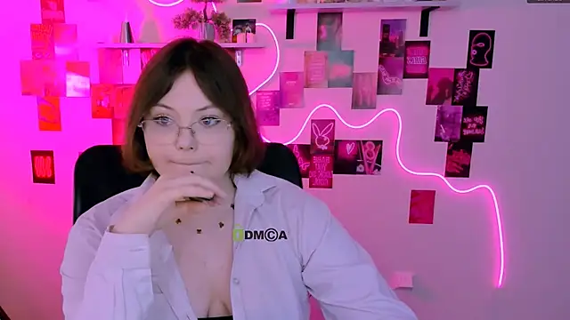 nikole kitt online show from April 26, 7:33 pm