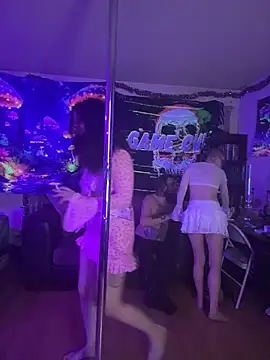 NovaLove2002 online show from April 27, 4:31 am