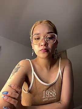 baby lizy online show from November 9, 9:11 pm