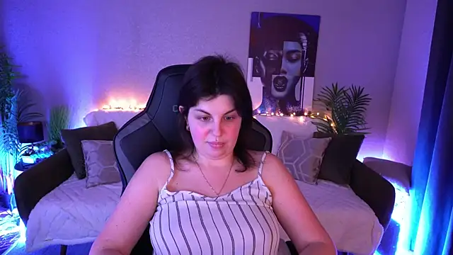 MirandaWong online show from March 29, 8:57 am