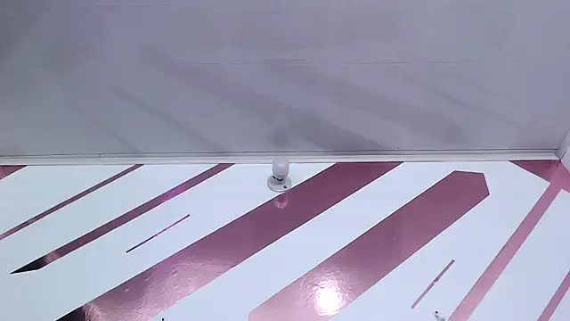 Kitten Hot  online show from March 5, 5:03 am