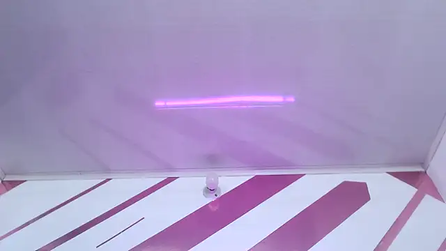 Kitten Hot  online show from February 26, 11:42 am