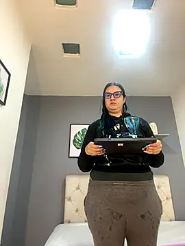 Soe Lara online show from December 5, 11:33 am