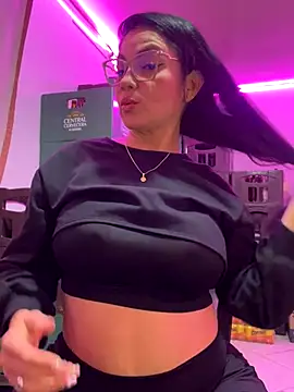 Hot beauty   online show from November 29, 5:44 am