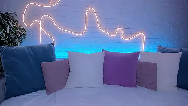 Snapshot of rossy_babe_ chatting on October 16, 12:24 am rossy babe online show from October 16, 12:24 am