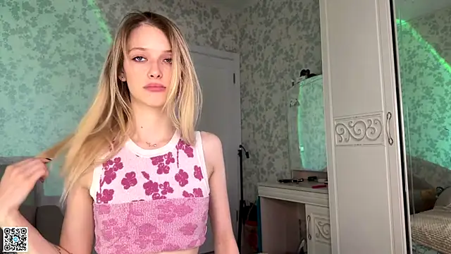 Snapshot of Evvie_Summn1 chatting on October 28, 11:05 am Evvie Summn1 online show from October 28, 11:05 am