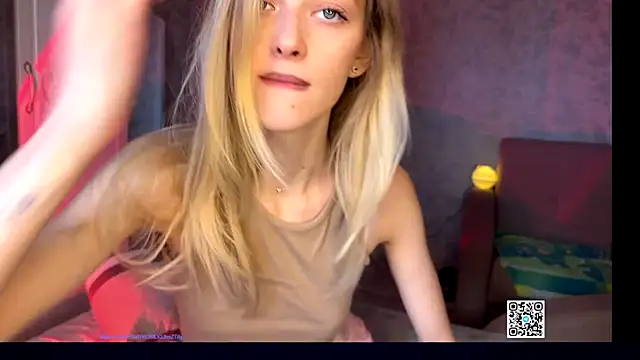 Snapshot of Evvie_Summn1 chatting on September 28, 5:58 am Evvie Summn1 online show from September 28, 5:58 am