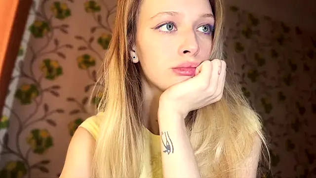 Evvie Summn1 online show from February 26, 5:17 am