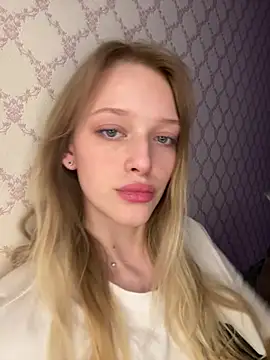 Evvie Summn1 online show from April 28, 3:05 pm