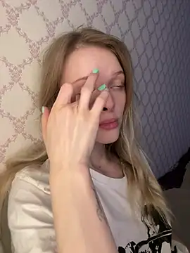 Evvie Summn1 online show from April 23, 10:01 am